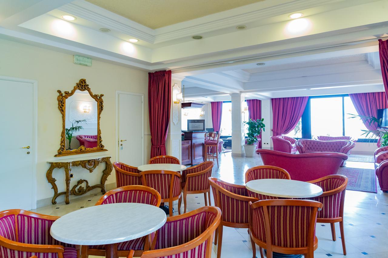 Hotel Executive La Fiorita Римини Екстериор снимка