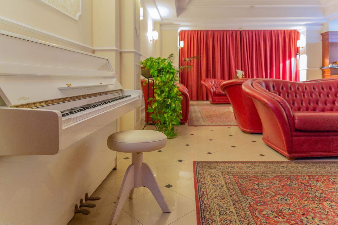 Hotel Executive La Fiorita Римини Екстериор снимка
